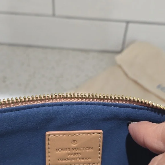 CAMEL Monogram Coussin - Picture 6 of 11